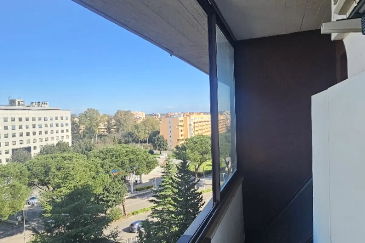 Lo stesso balcone a Tor Vergata prima dell'installazione delle vetrate panoramiche