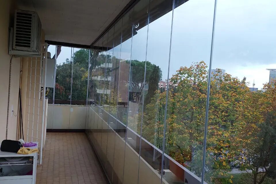 Realizzazione M3 Vetrate su un balcone lineare a Roma